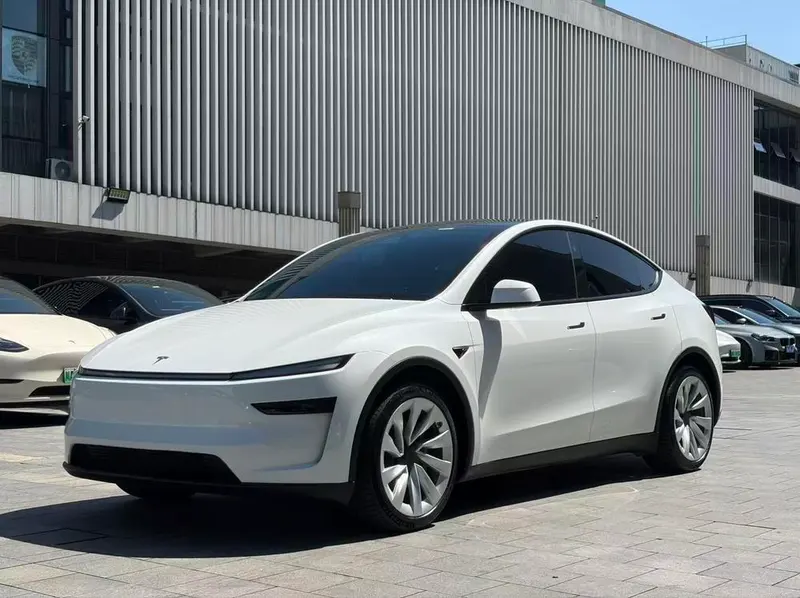Tesla Model Y, 2025