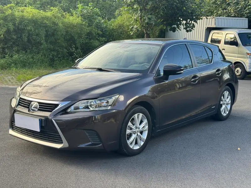 Lexus CT, 2015