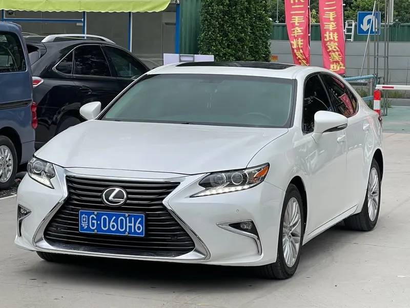 Lexus ES, 2015