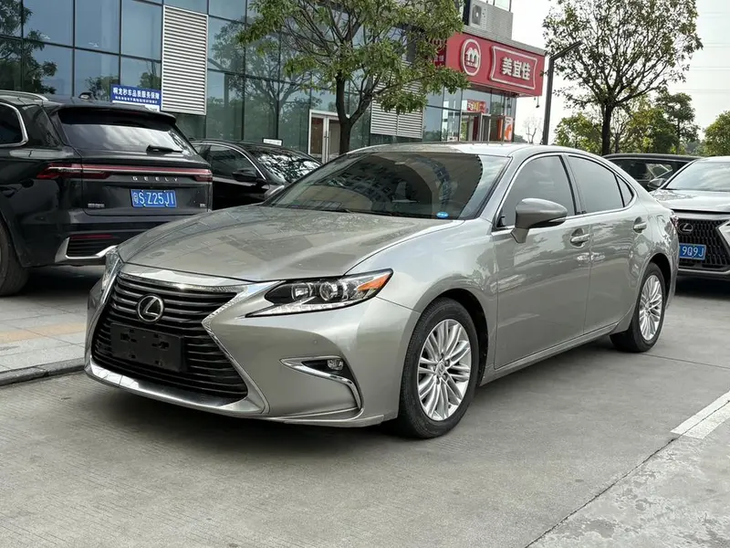 Lexus ES, 2015