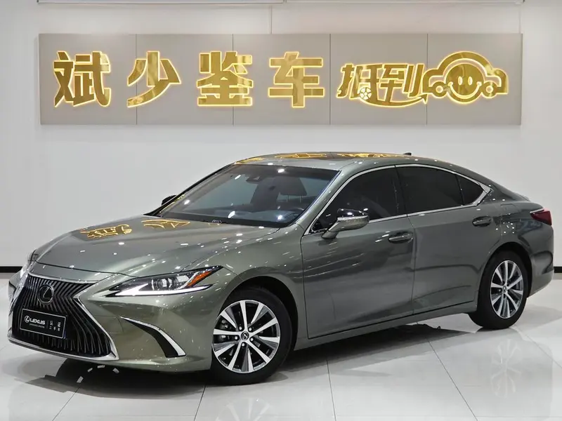 Lexus ES, 2020