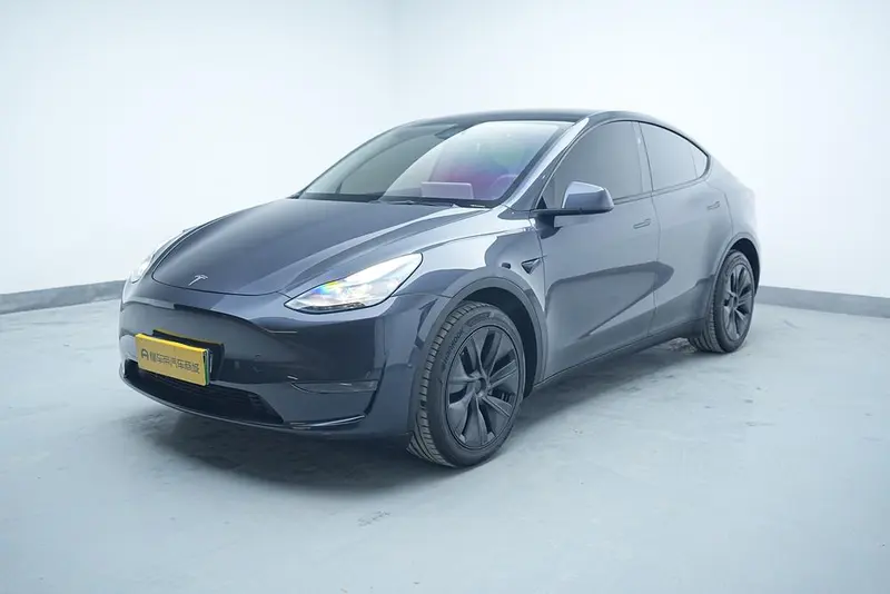 Tesla Model Y, 2024
