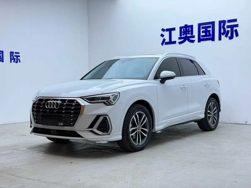 Audi Q3, 2022