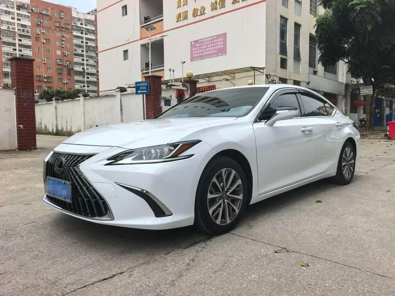 Lexus ES, 2022