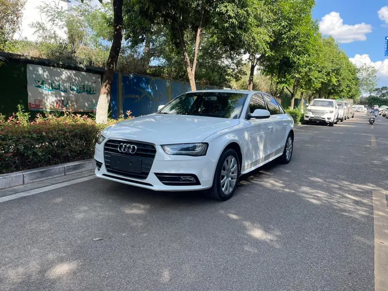 Audi A4L, 2013
