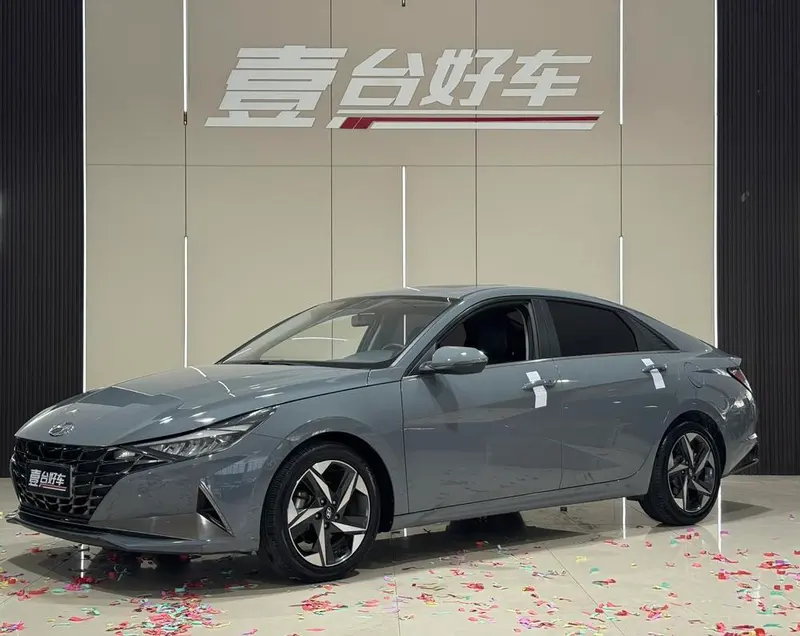 Hyundai Elantra, 2022