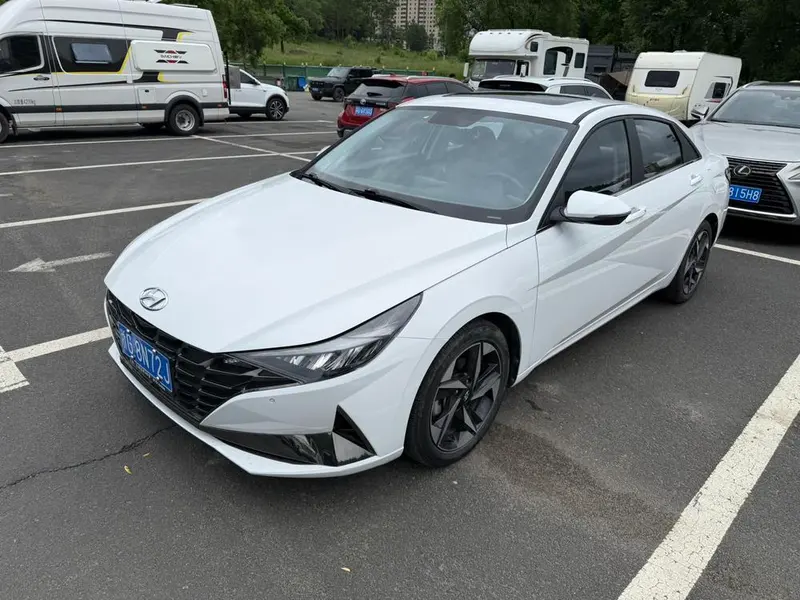 Hyundai Elantra, 2022