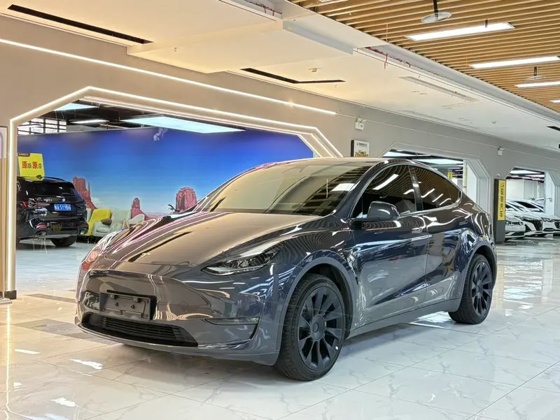 Tesla Model Y, 2024