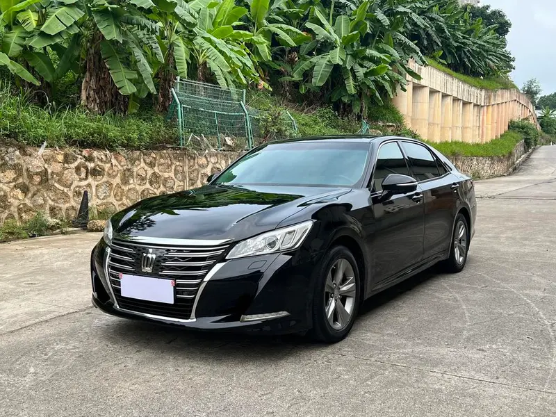 Toyota Crown, 2015