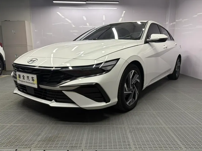 Hyundai Elantra, 2023