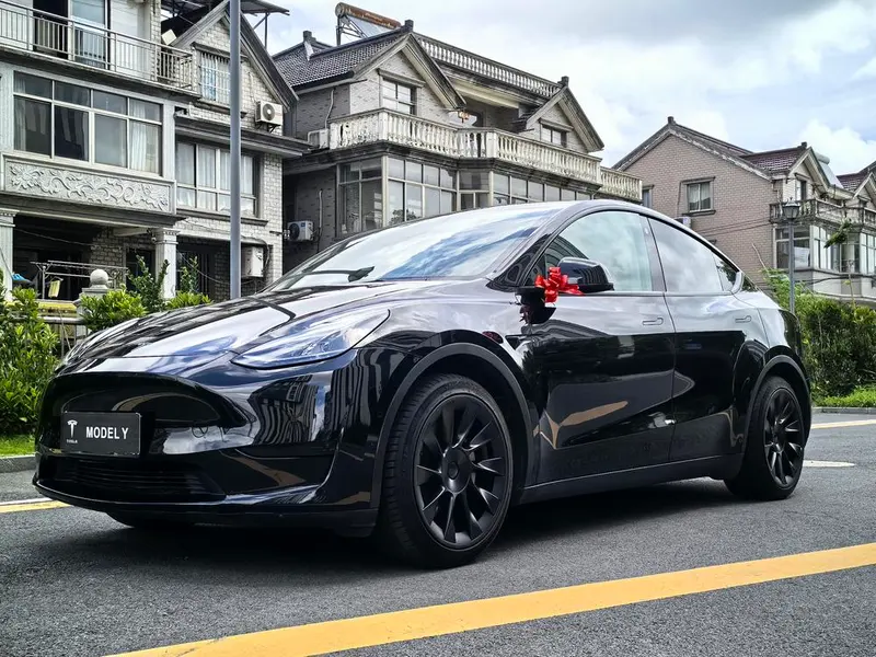 Tesla Model Y, 2022