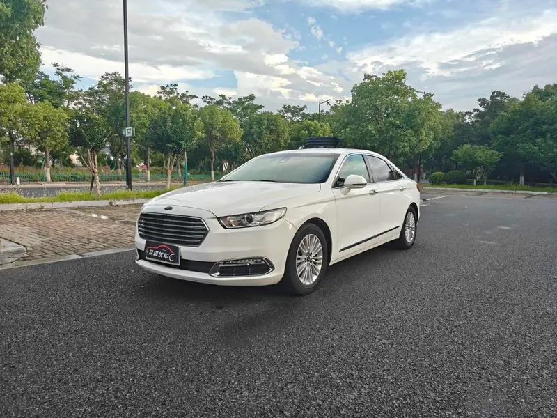 Ford Taurus, 2015
