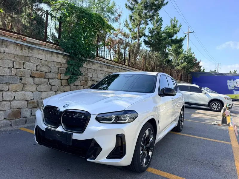 BMW iX3, 2023