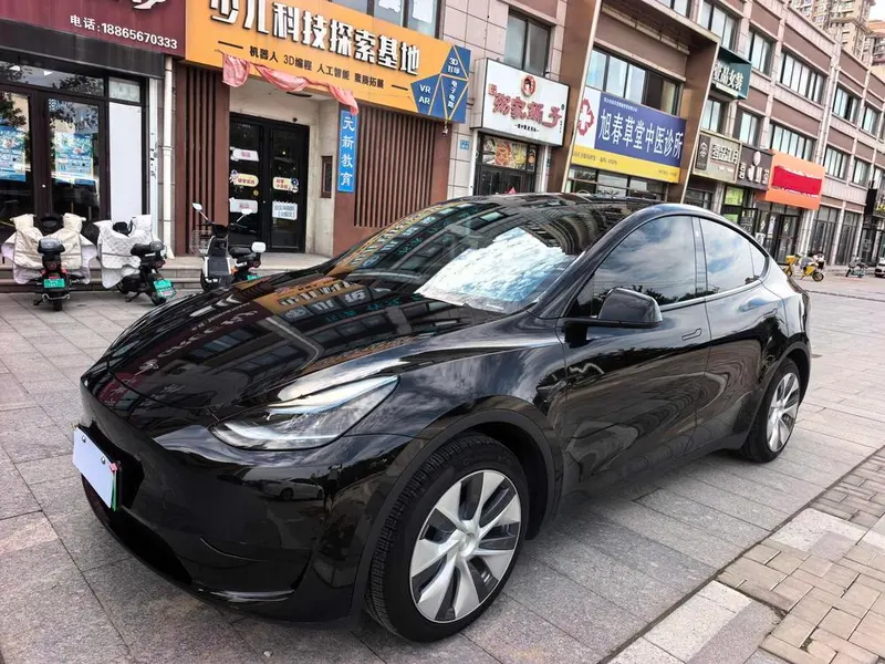 Tesla Model Y, 2022