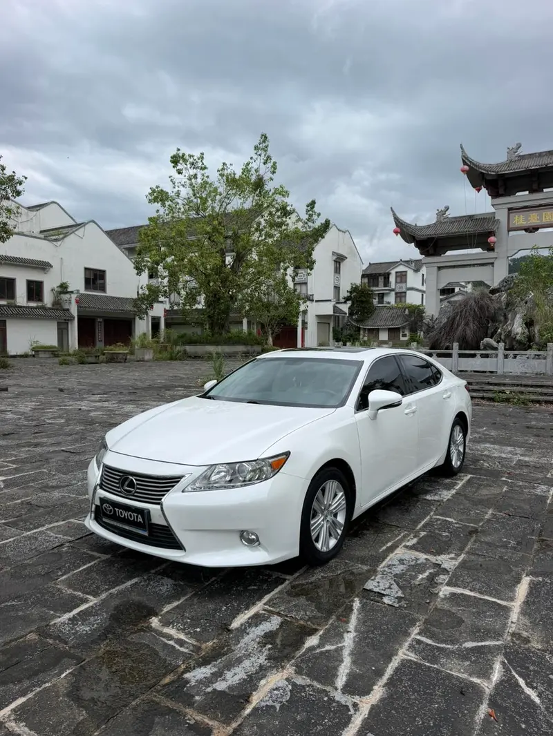 Lexus ES, 2014