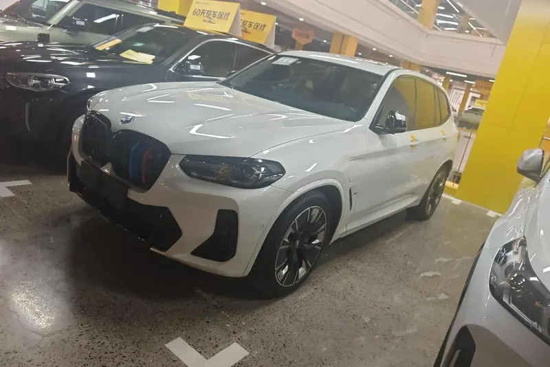 BMW iX3, 2022