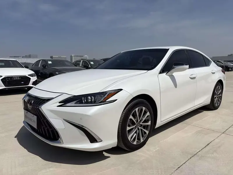 Lexus ES, 2022