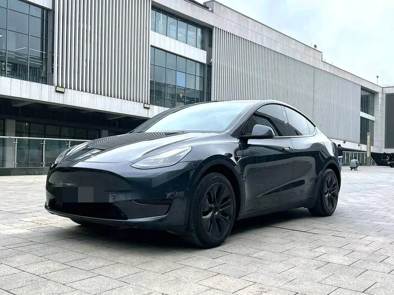 Tesla Model Y, 2024