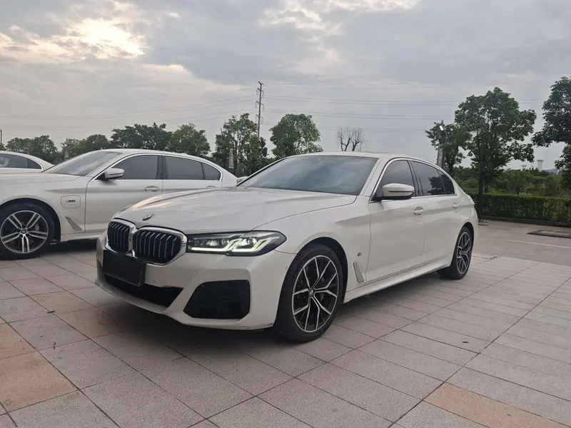 BMW 5-Series, 2022