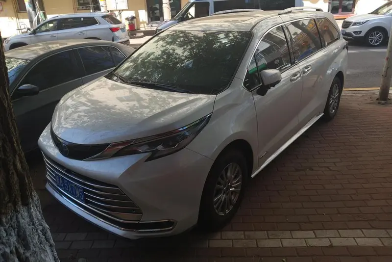 Toyota Sienna, 2023