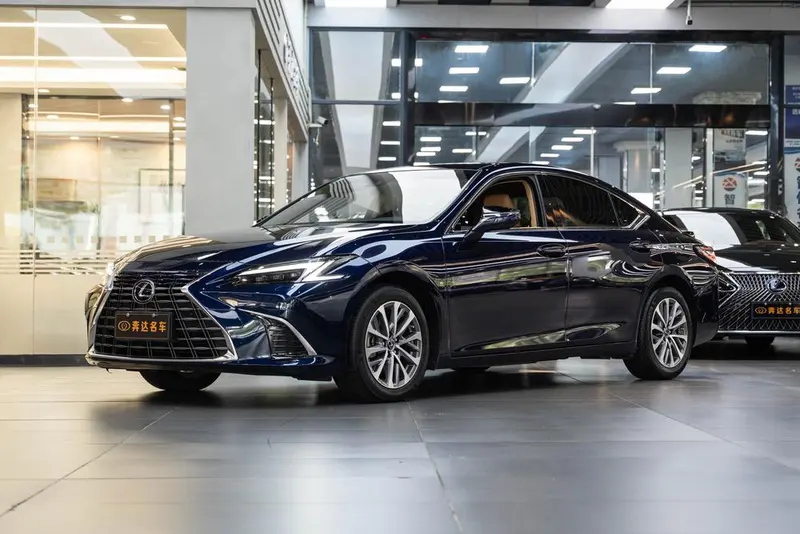 Lexus ES, 2025