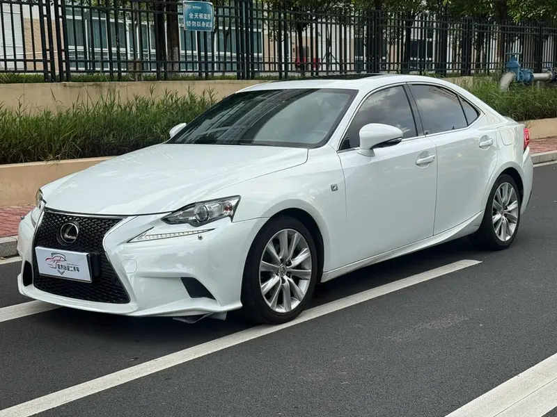 Lexus IS, 2013
