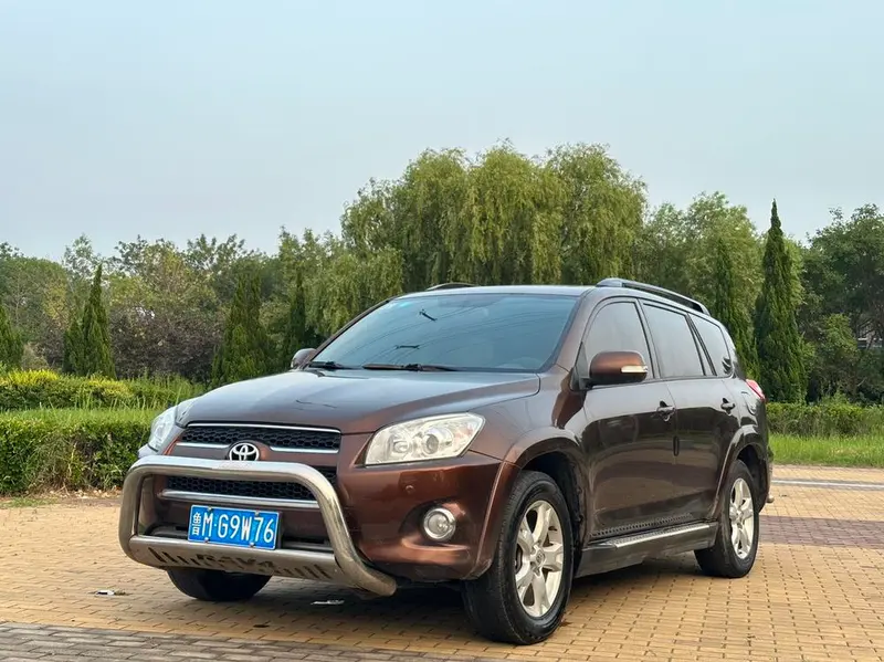 Toyota RAV4, 2011