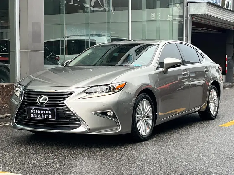 Lexus ES, 2015
