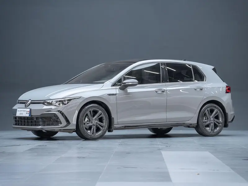 Volkswagen Golf, 2022