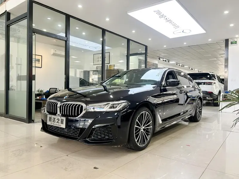 BMW 5-Series, 2022