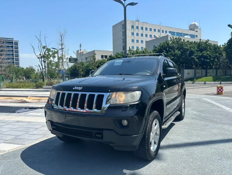 Jeep Grand Cherokee (Import), 2013