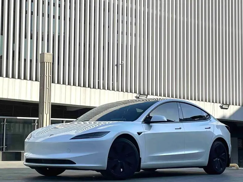 Tesla Model 3, 2025