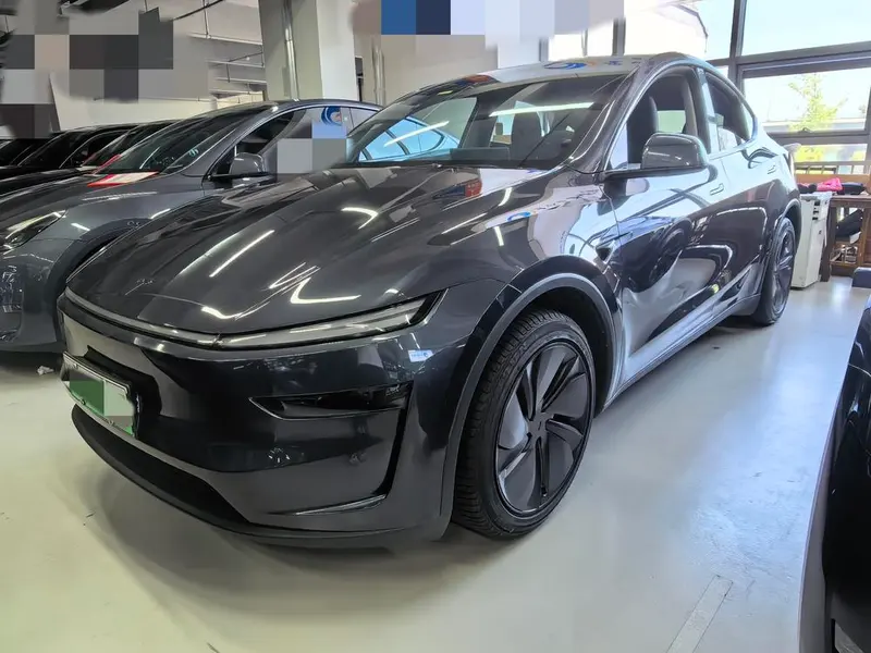 Tesla Model Y, 2025
