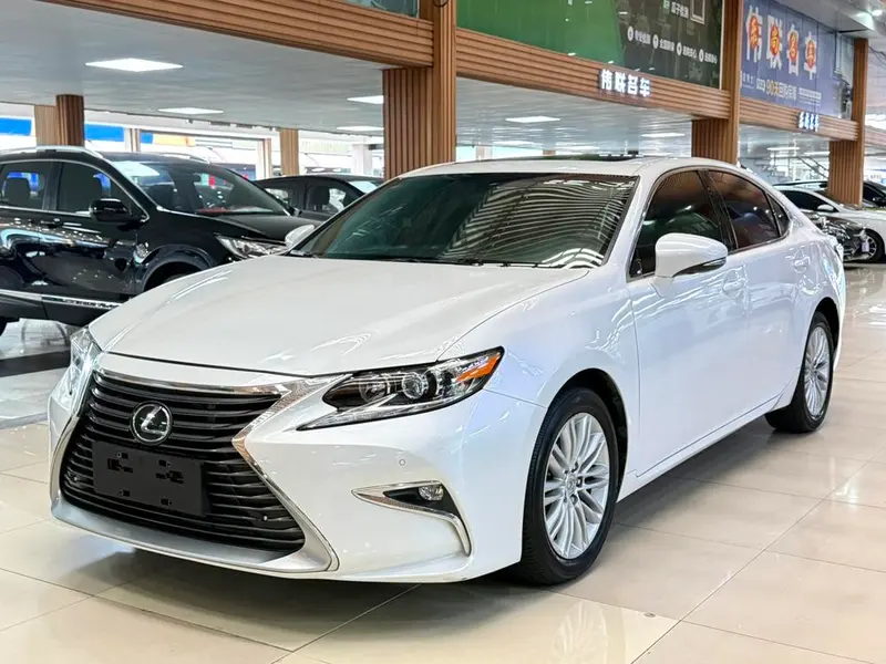 Lexus ES, 2015