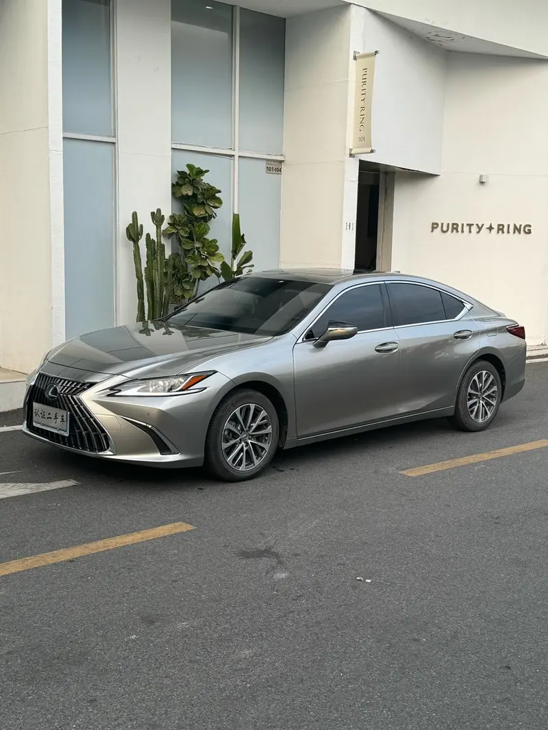 Lexus ES, 2022