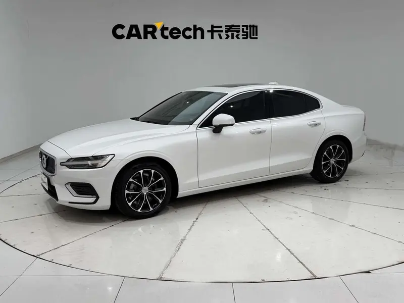 Volvo S60, 2022