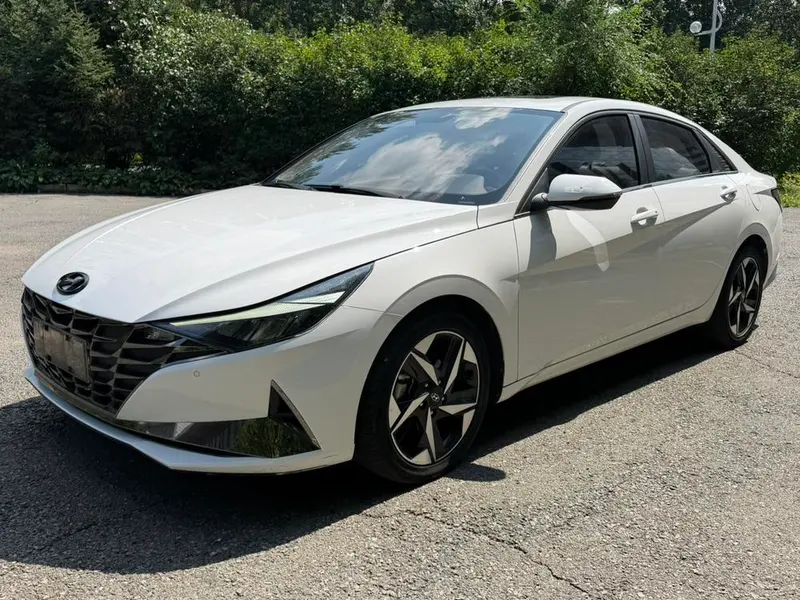 Hyundai Elantra, 2022