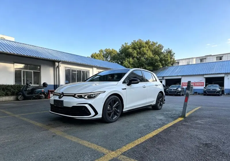 Volkswagen Golf, 2023
