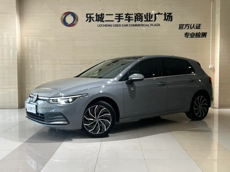 Volkswagen Golf, 2024