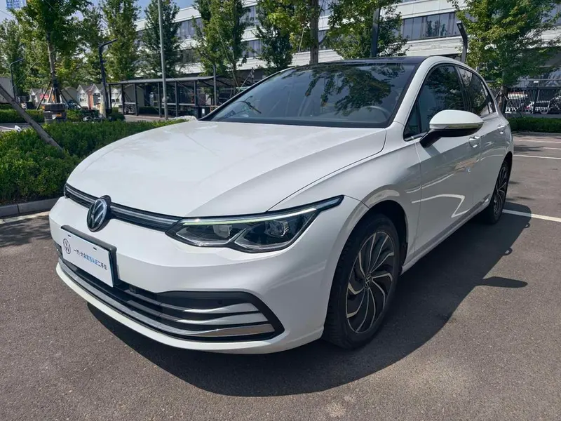 Volkswagen Golf, 2024