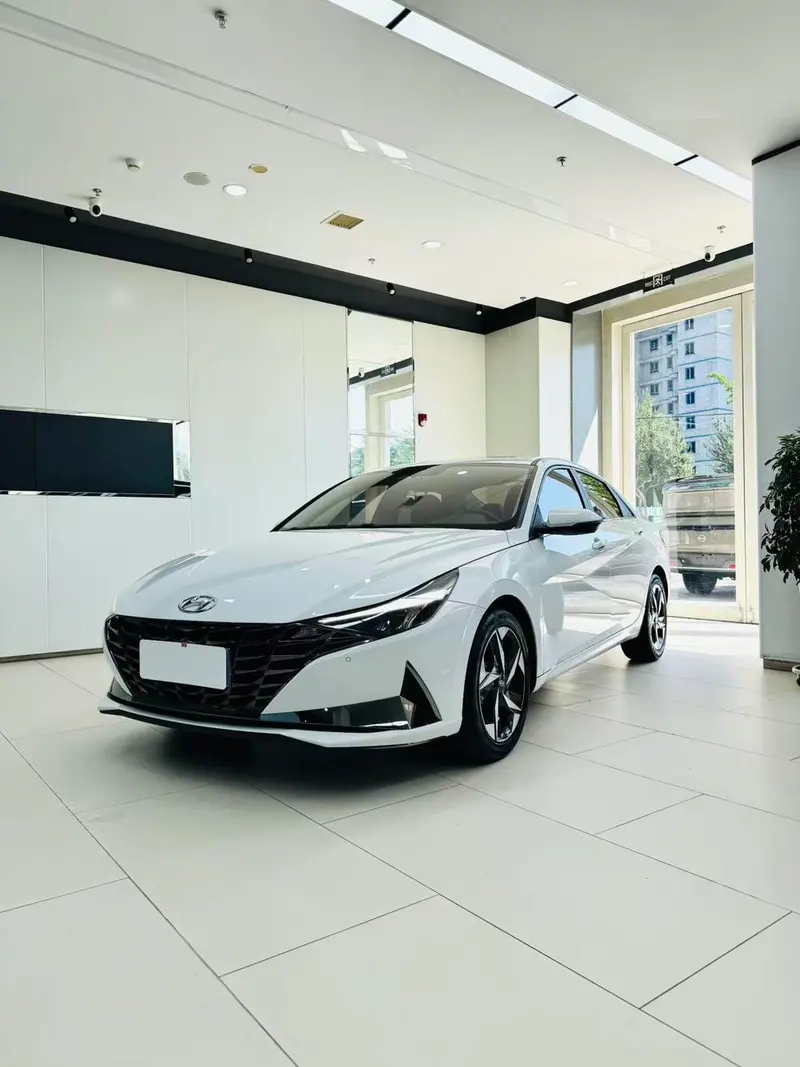 Hyundai Elantra, 2022