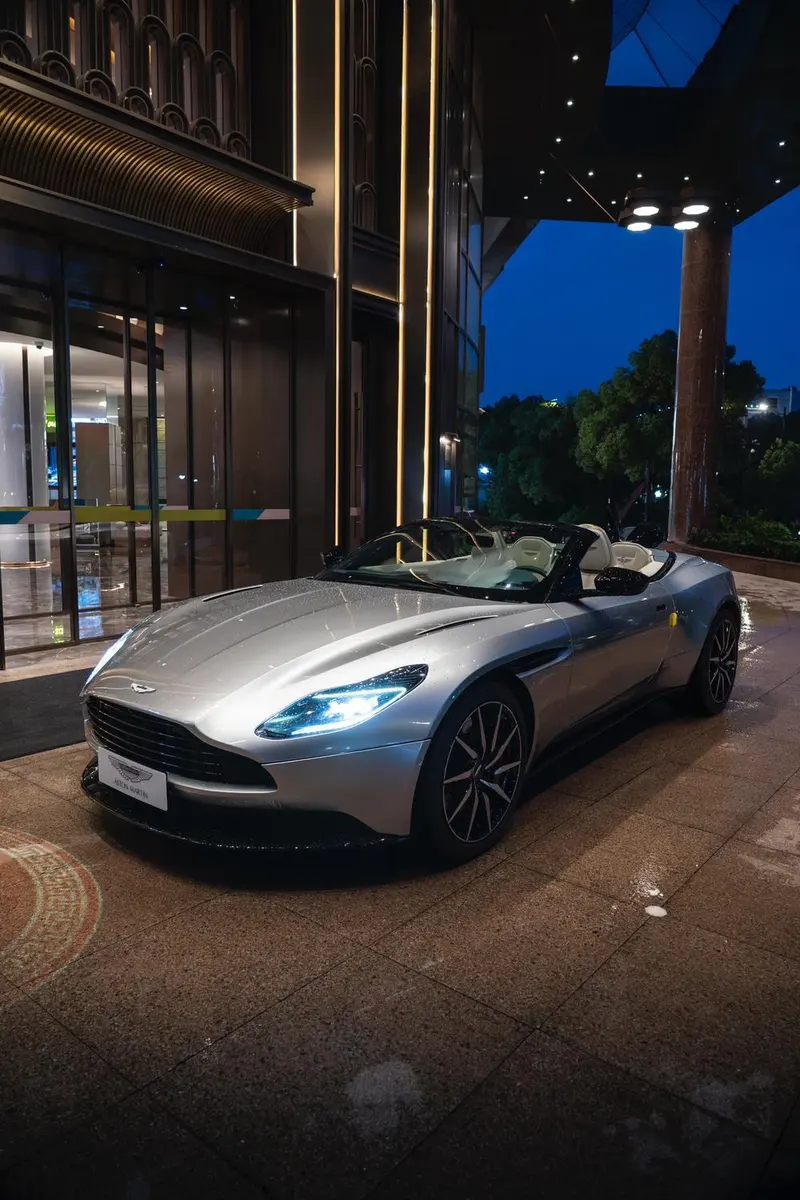 Aston Martin DB11, 2023