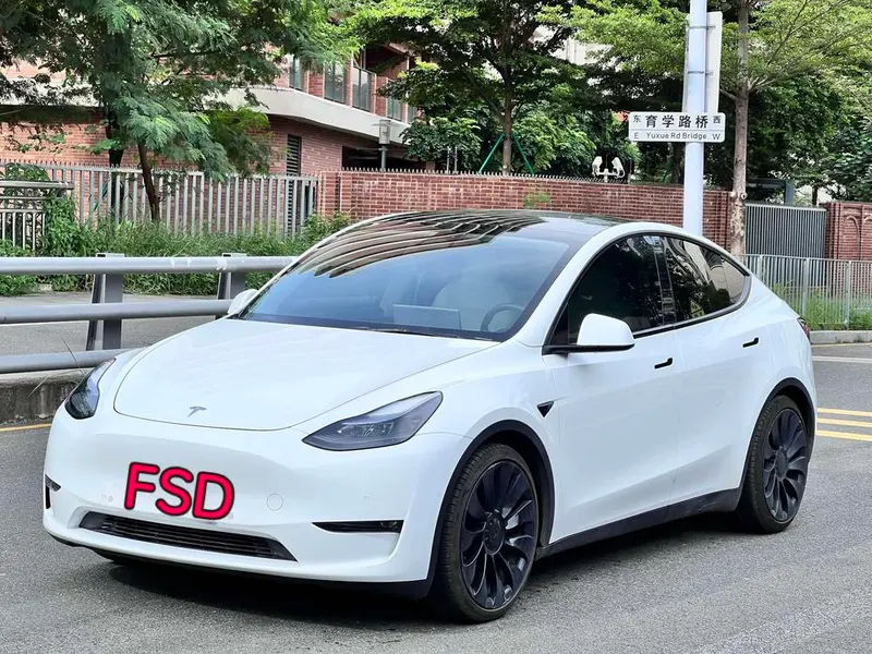 Tesla Model Y, 2022