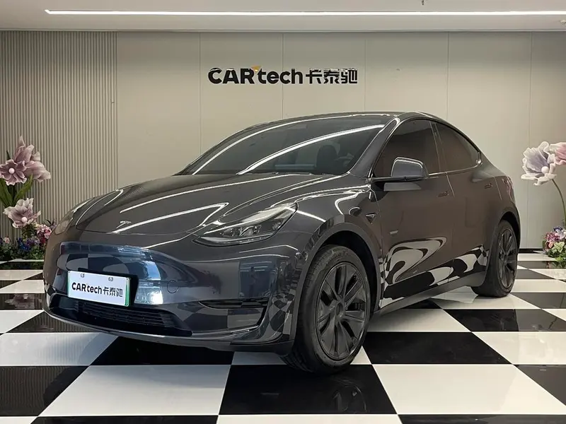 Tesla Model Y, 2024