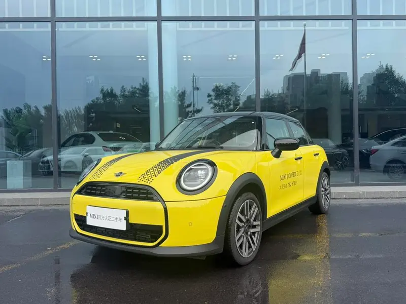 MINI MINI, 2025