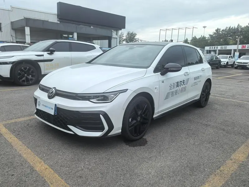 Volkswagen Golf, 2024