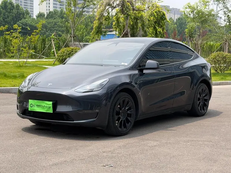 Tesla Model Y, 2024