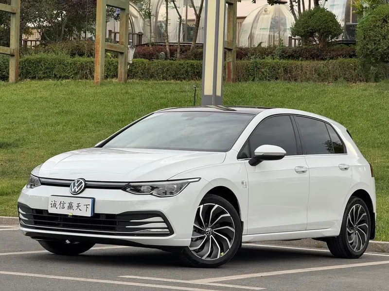 Volkswagen Golf, 2024