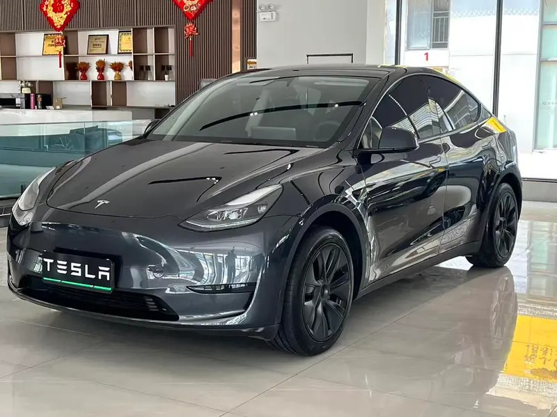 Tesla Model Y, 2024