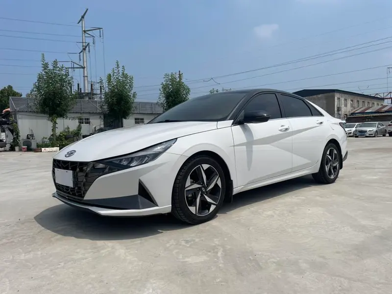 Hyundai Elantra, 2022